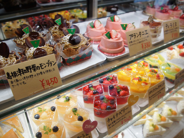 Happy Town パンとケーキの店 カドー